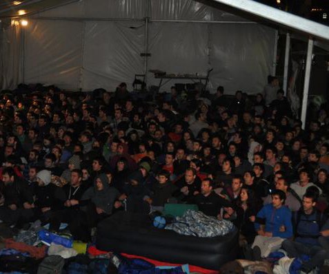 Ertzainak Aske Gunean sartu eta sei gazte atxilotu dituzte Ertzainak Aske Gunean sartu eta sei gazte atxilotu dituzte