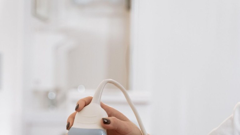 Espainian, lehenengo aldiz, abortu eskubideari trabak jartzea delitua izango da