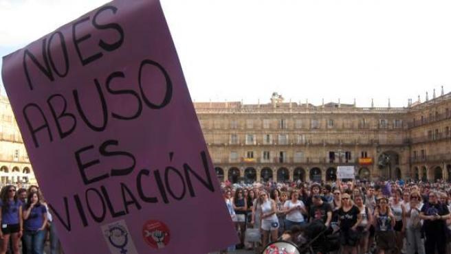 Espainiar Estatuan abusu sexual guztiak erasoak izango dira eta kaleko jazarpenak zigorra izango du "bai bakarrik da bai" legearekin