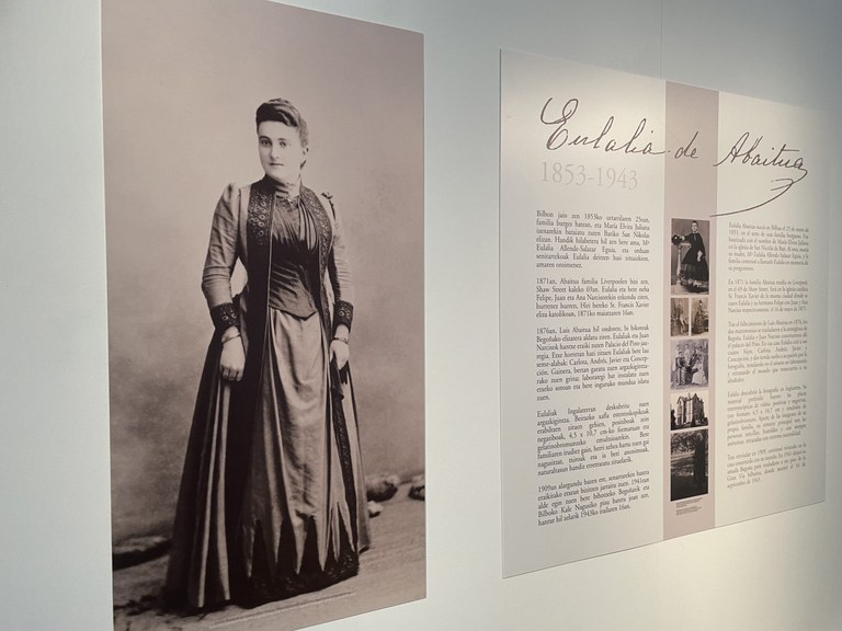 Eulalia Abaituaren argazkiekin osatutako erakusketa zabaldu dute Gasteizen