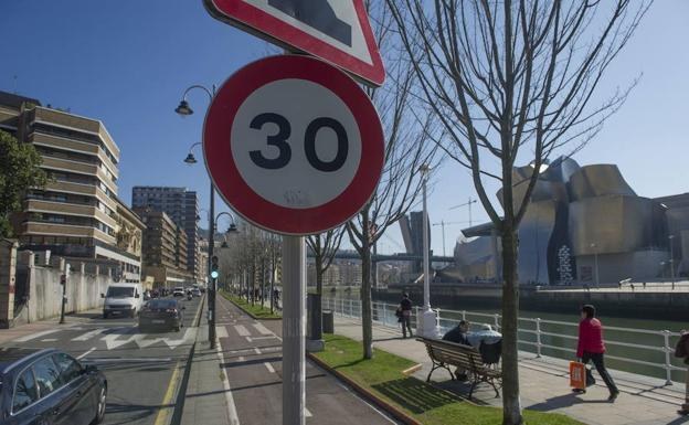 Euskal Autonomia Erkidegoko hiri eta herrietan maiatzaren 11tik aurrera 30km/h Euskal Autonomia Erkidegoko hiri eta herrietan maiatzaren 11tik aurrera 30km/h