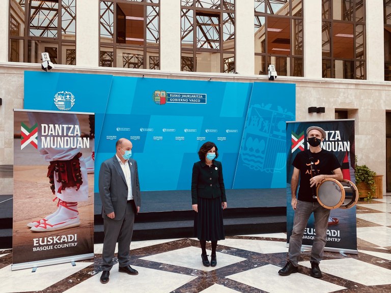 Euskal Dantza ikasteko lehen online eskola martxan diasporan Euskal Dantza ikasteko lehen online eskola martxan diasporan