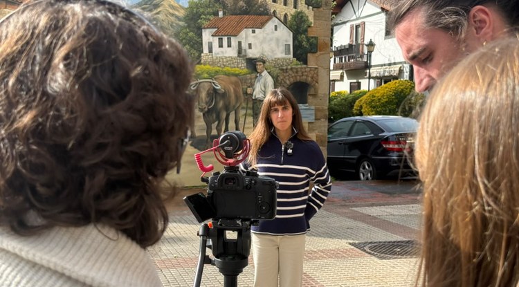Euskal Herriko gazteen ahotsa bilduko duen 'Eta zuk?' ikus-entzunezko proiektua abian da