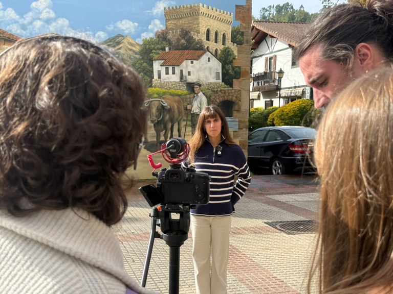 Euskal Herriko gazteen ahotsa bilduko duen 'Eta zuk?' ikus-entzunezko proiektua abian da