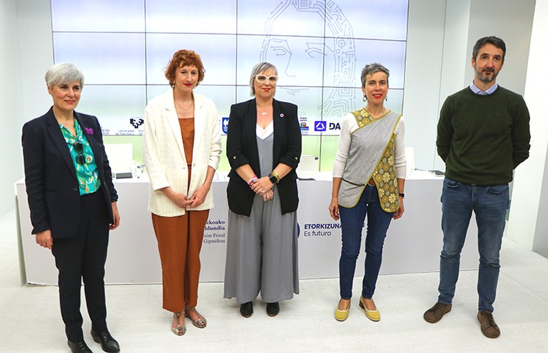 Euskal ingurune digitaleko emakumeen lana aitortzen duen Gladys Sarirako hautagaitzak aurkez daitezke