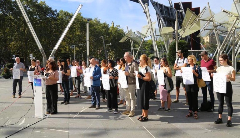 Euskararen aurkako oldarraldiaren aurrean, azaroaren 4an Bilboko kaleak betetzera deitu dute