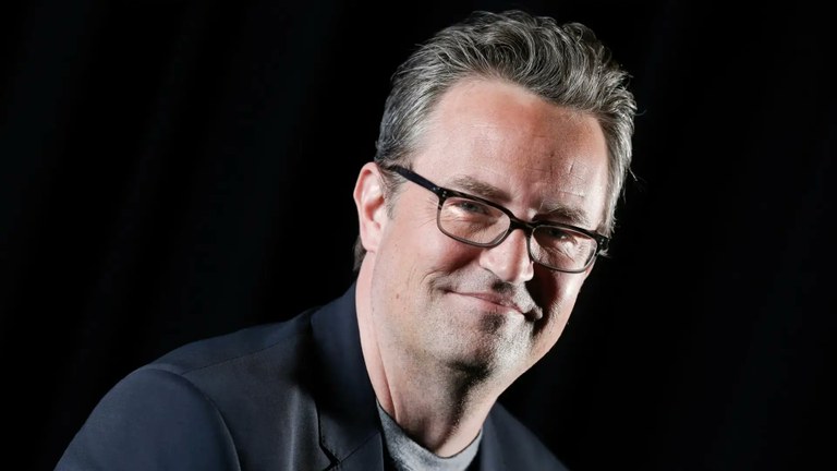 'Friends' telesaileko Matthew Perry aktoreari buruzko dokumentala argitaratuko du Netflixek