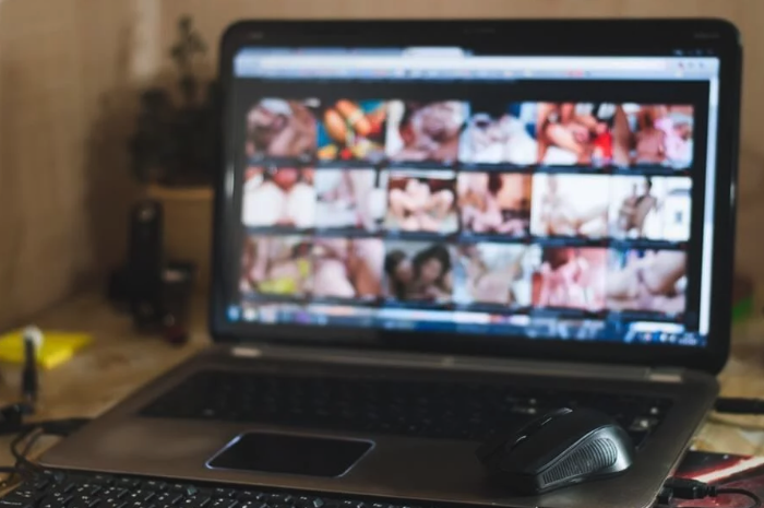 Galdetegi baten arabera, gizonezkoen %36 animatzen da babesik gabe sexua edukitzera pornoa ikusi ondoren Galdetegi baten arabera, gizonezkoen %36 animatzen da babesik gabe sexua edukitzera pornoa ikusi ondoren
