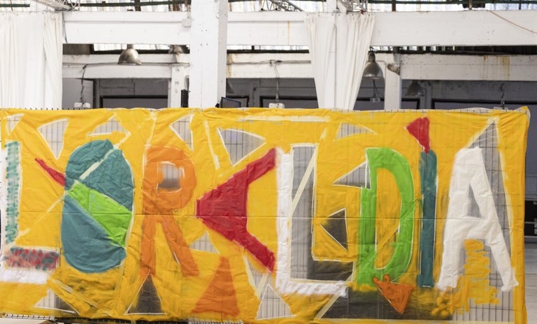 Gazteen sormena sustatzeko egonaldiak eta programazioa antolatu ditu Loraldia Kultur Elkarteak