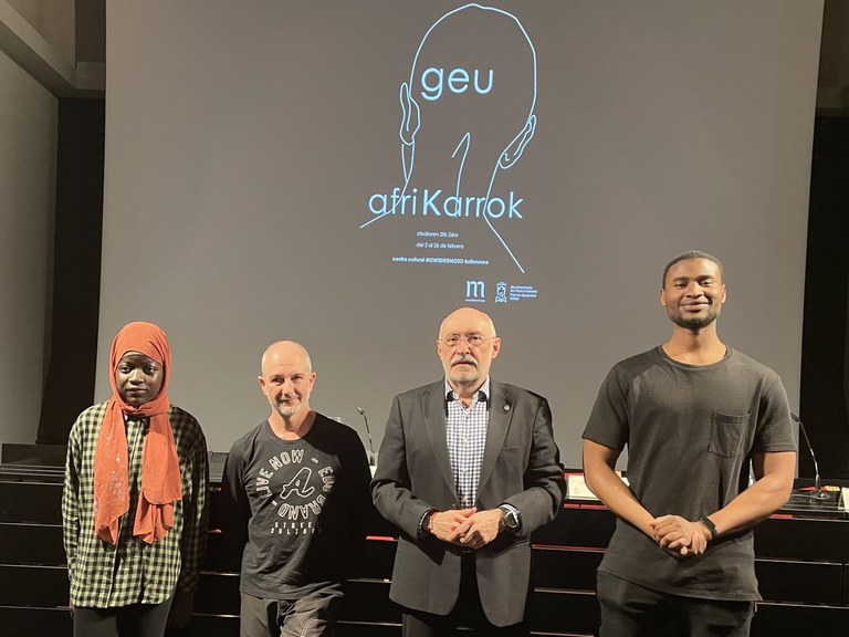 'Geu afrikarrok' erakusketa jarri dute Gasteizko Montehermoson
