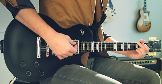 Gibson gitarren legenda, itzaltzeko arriskuan Gibson gitarren legenda, itzaltzeko arriskuan