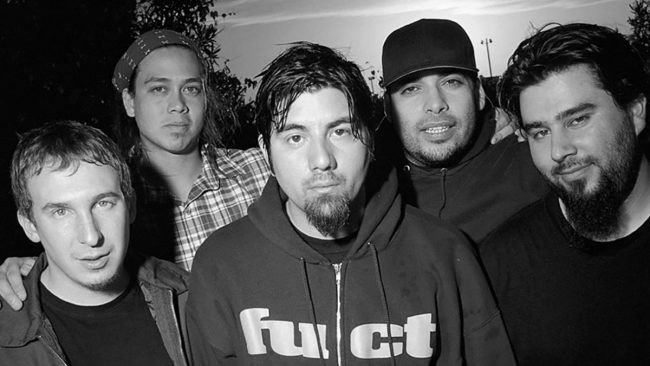 [Gomendioa]: Deftones-en "White Pony" maisulanak 20 urte bete ditu