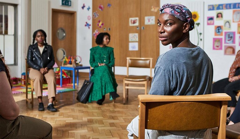 [Gomendioa] 'I May Destroy You ': Tinder belaunaldiko sexu-adostasunari buruzko erradiografia aparta