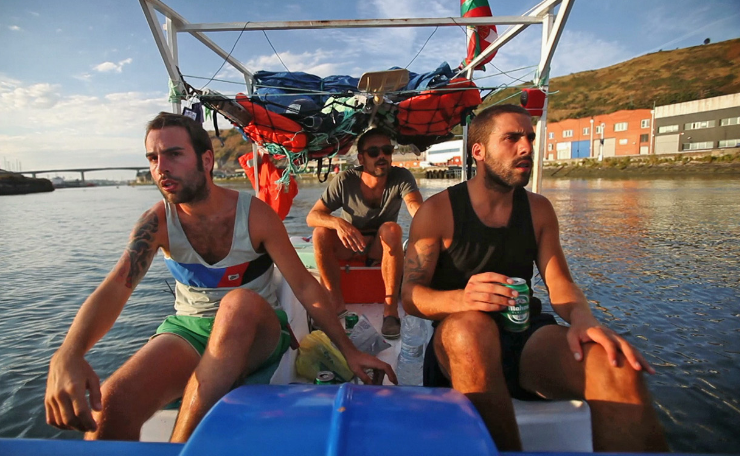 [Gomendioa] 'Pedaló': bidaia nautiko surrealista euskal kostaldea zeharkatzen