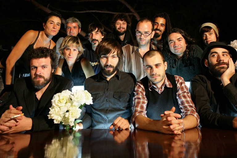 [Gomendioa] Standstill - "Adelante Bonaparte": "Resistiré" alternatiboa