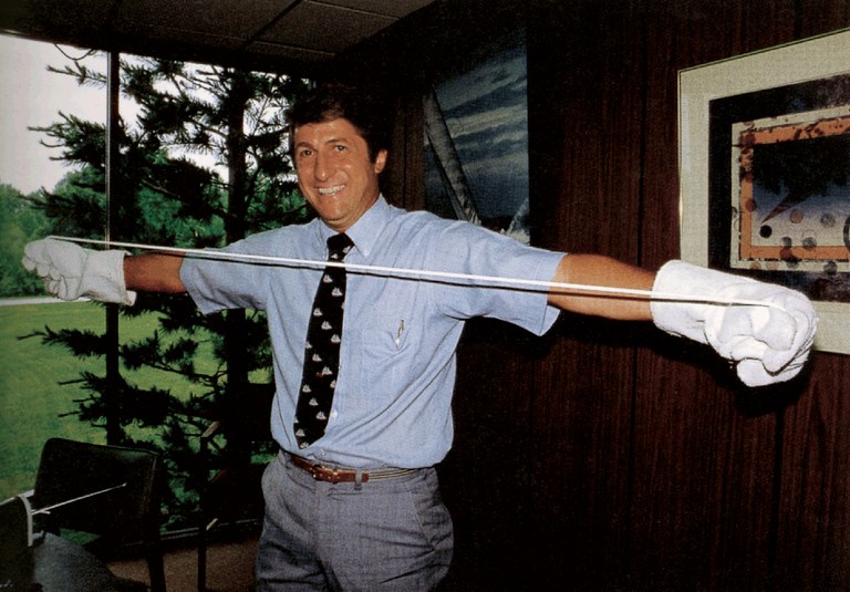 Gore-Bob-stretch-version2retouched.gif