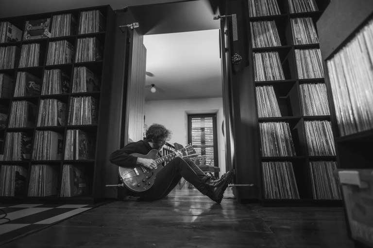 Gorka Urbizuk 'Hasiera bat' diskoa kaleratu du