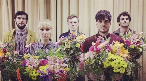 Grises taldeak jotzeari utziko dio