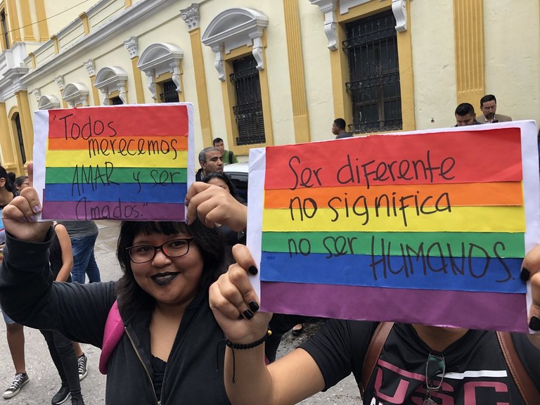 Guatemalak homosexualen arteko ezkontzak debekatu ditu eta abortatzeagatik zigorrak igo