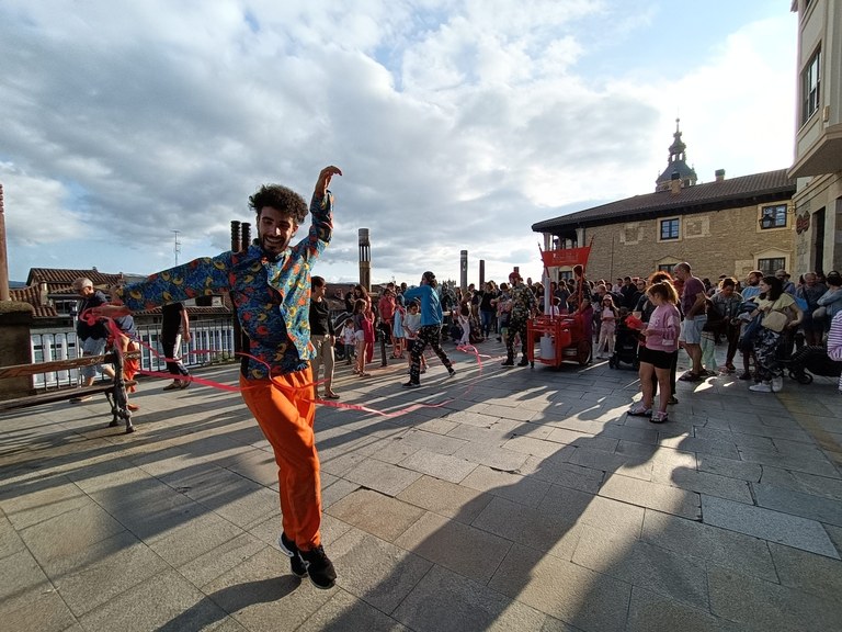 Hamahiru ikuskizun izango dira Gasteizko 'Kultura Plazara!' ekimenean, uztailetik irailera