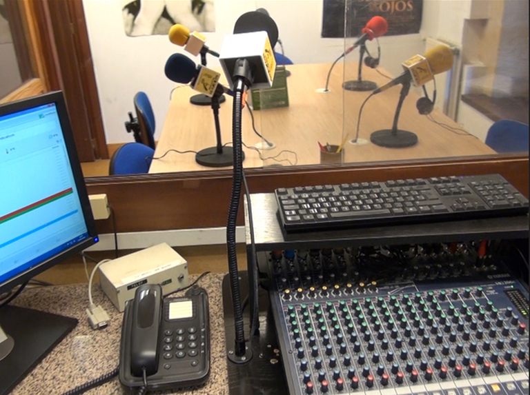 'Hamaika entzuteko!' irrati-piezen lehiaketan parte hartzeko epea zabaldu dute