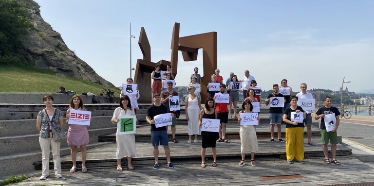 Hezkuntza lege berriak euskarazko kulturgintzaren transmisioa bermatu behar duela aldarrikatu dute hainbat gizarte eragilek Hezkuntza lege berriak euskarazko kulturgintzaren transmisioa bermatu behar duela aldarrikatu dute hainbat gizarte eragilek