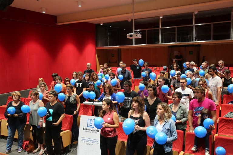 Hezkuntzak euskara gehiago behar duela aldarrikatzeko sinadura bilketa jarri du martxan Euskalgintzaren Kontseiluak