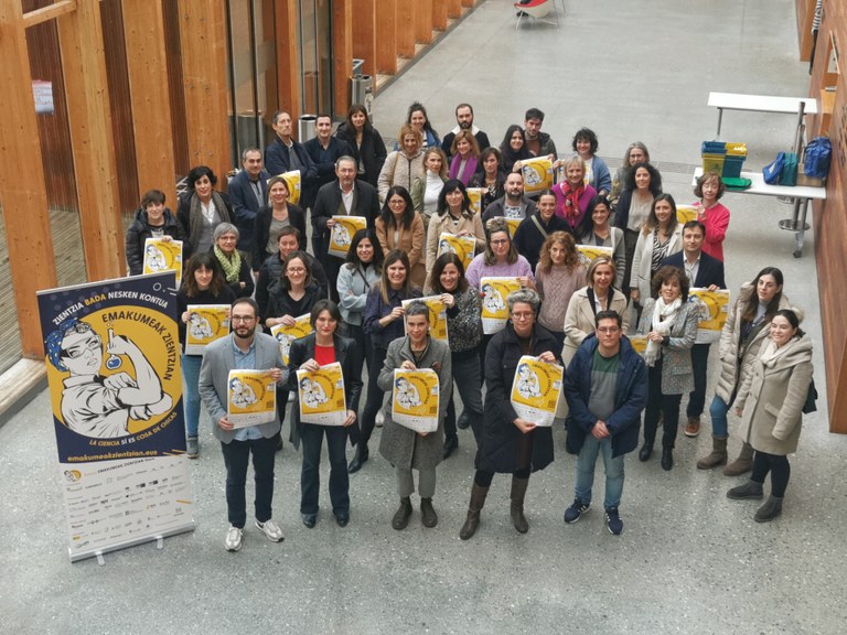 Hirurogei ekintza baino gehiago prestatu dituzte Emakumeak Zientzian ekimenerako