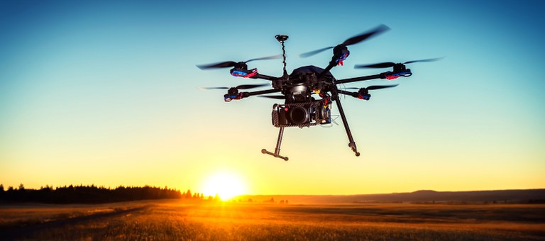 Hodeiak astindu eta euria sorraraziko duten droneak Hodeiak astindu eta euria sorraraziko duten droneak