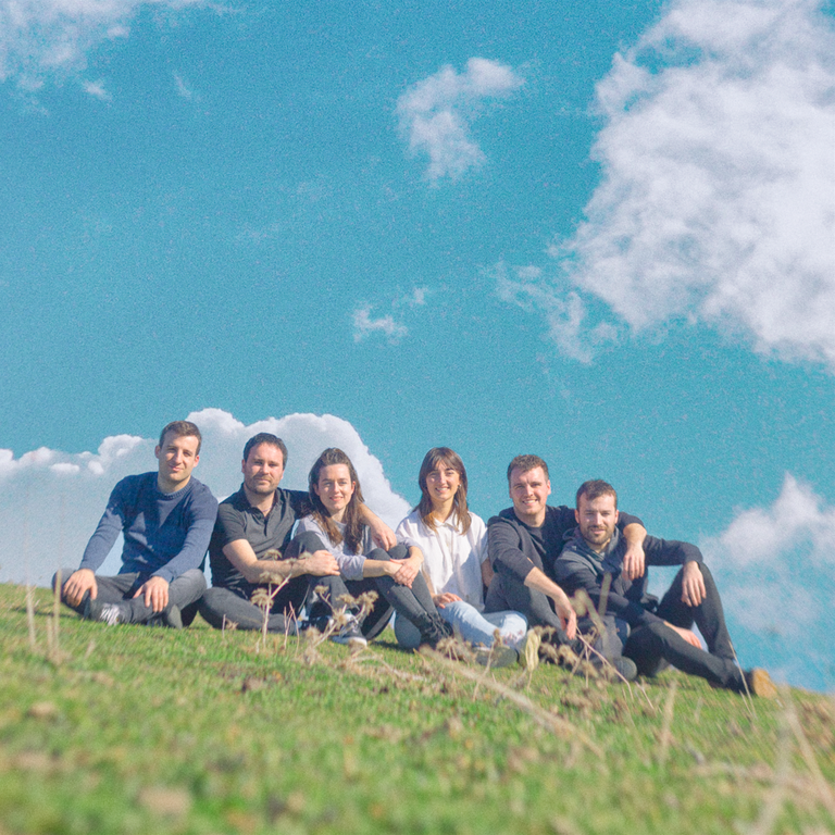 Huntza taldeak etenaldi mugagabea iragarri du