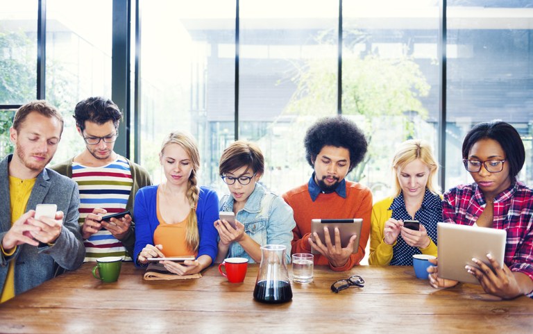 Ikerketa baten arabera millennial-en %25ak ez du lagun bakar bat ere Ikerketa baten arabera millennial-en %25ak ez du lagun bakar bat ere