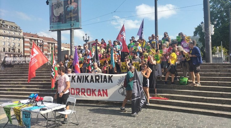 Ikuskizun eta ekitaldietako langileek grebak deitu dituzte EAE-ko hiriburuetako jaietan