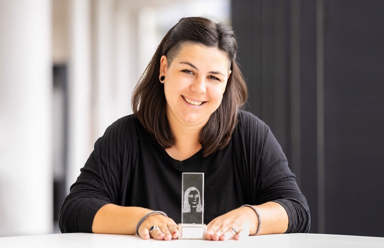 Ingurune digitalean diharduten emakume gazteen lana aitortzen duen Gladys sarirako hautagaitzak aurkezteko epea ireki dute