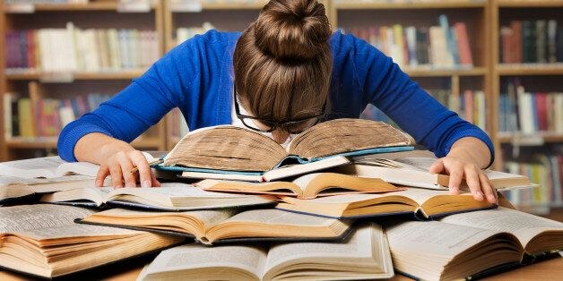 Internetek irakurtzeko ahalmena suntsitu dezake? Internetek irakurtzeko ahalmena suntsitu dezake?