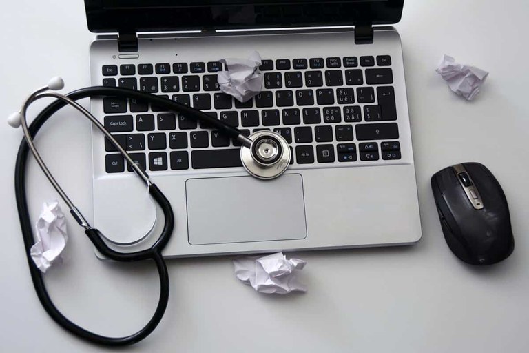 Interneten eritasunei buruzko informazioa bilatzeak gaixotu egin zaitzake Interneten eritasunei buruzko informazioa bilatzeak gaixotu egin zaitzake