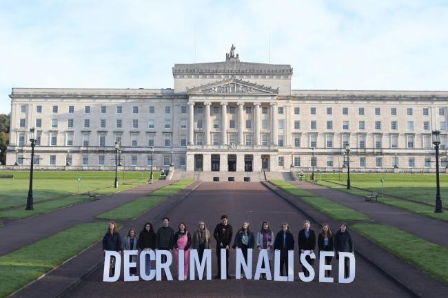 Ipar Irlandan ezkontza homosexualak eta abortua legeztatu dituzte Ipar Irlandan ezkontza homosexualak eta abortua legeztatu dituzte