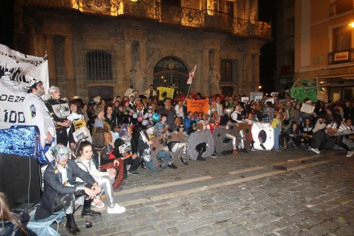 Iruñeko inauterietako gertaeren harira zazpi gazte deklaratzera deitu dituzte Iruñeko inauterietako gertaeren harira zazpi gazte deklaratzera deitu dituzte