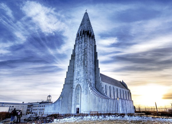Islandia zati bat txinatarrei salduta Islandia zati bat txinatarrei salduta