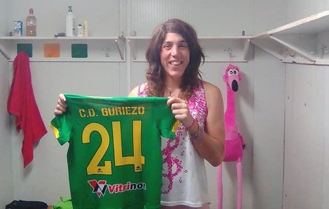 Izaro Antxia futbolariak irain transfoboak pairatu zituela salatu du Izaro Antxia futbolariak irain transfoboak pairatu zituela salatu du