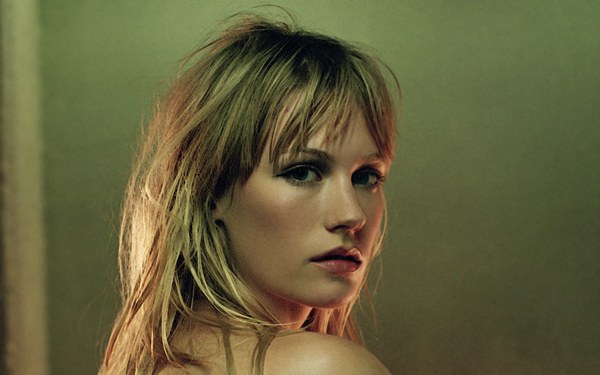 January Jones: Izotza urtzean January Jones: Izotza urtzean