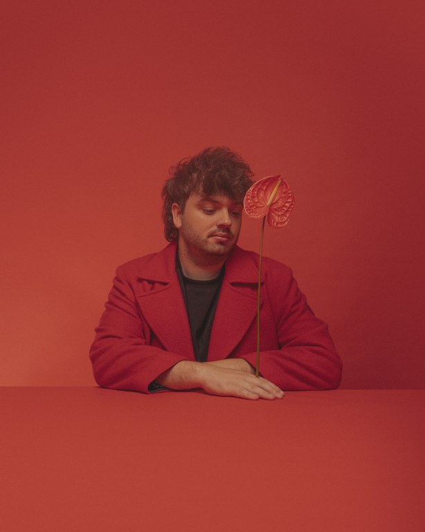 Janus Lesterrek 'Minutuak' kantua kaleratu du, disko berriaren aurrerapena