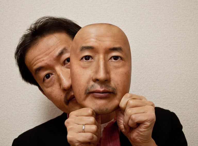 Japoniako maskara hiperrealistak ikusi al dituzu? Japoniako maskara hiperrealistak ikusi al dituzu?