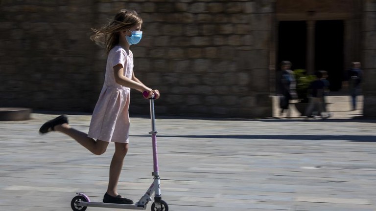 Jatea, edatea, kirola egitea... eta maskara eramatea derrigorrezkoa ez den bestelako salbuespenak Jatea, edatea, kirola egitea... eta maskara eramatea derrigorrezkoa ez den bestelako salbuespenak