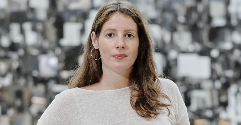 JESSICA SARAH RINLAND ARTISTA ETA ZINEGILEAREN ERAKUSKETA IZANGO DA DONOSTIAKO TABAKALERAN, IRAILEAN