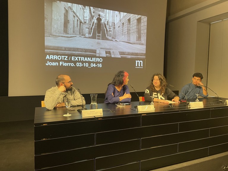 Joan Fierroren 'Atzerritarra' erakusketa jarri dute Gasteizko Montehermoson Joan Fierroren 'Atzerritarra' erakusketa jarri dute Gasteizko Montehermoson