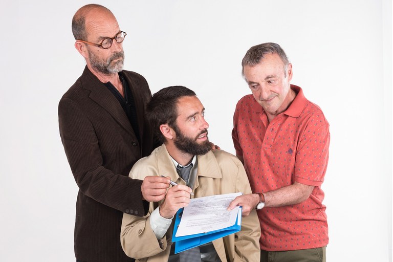 Joseba Apaolaza, Ramon Agirre eta Zuhaitz Gurrutxagaren 'Konpromisoa' antzezlana izango da Donostian egunotan