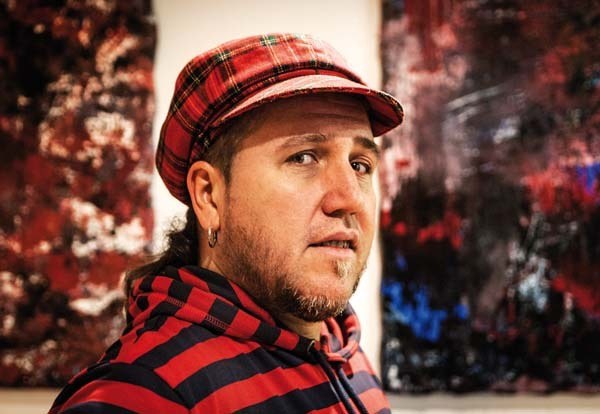 Juanma Sarasola: "Etxetik ez dira iraultzak egiten, aldaketak kalean gauzatzen dira" Juanma Sarasola: "Etxetik ez dira iraultzak egiten, aldaketak kalean gauzatzen dira"