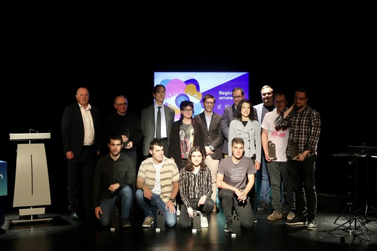 Judith Zubia, Mattin Urbieta, Iñaki Sanz eta Aitor Garmendiak jaso dute CAF-Elhuyar saria Judith Zubia, Mattin Urbieta, Iñaki Sanz eta Aitor Garmendiak jaso dute CAF-Elhuyar saria