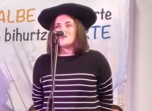 Julene Iturbe bertsolariak irabazi du XXI. Abra Saria