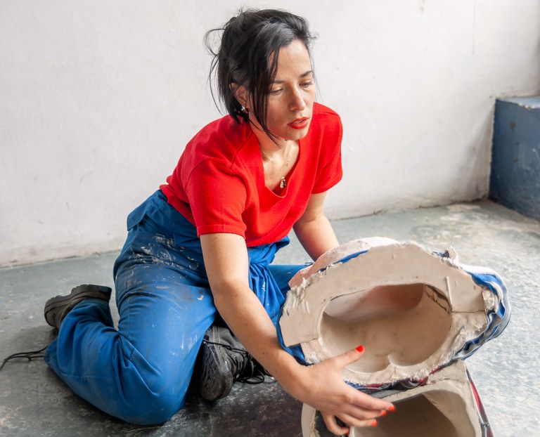 June Crespo artistak Biennale Arten parte hartuko du